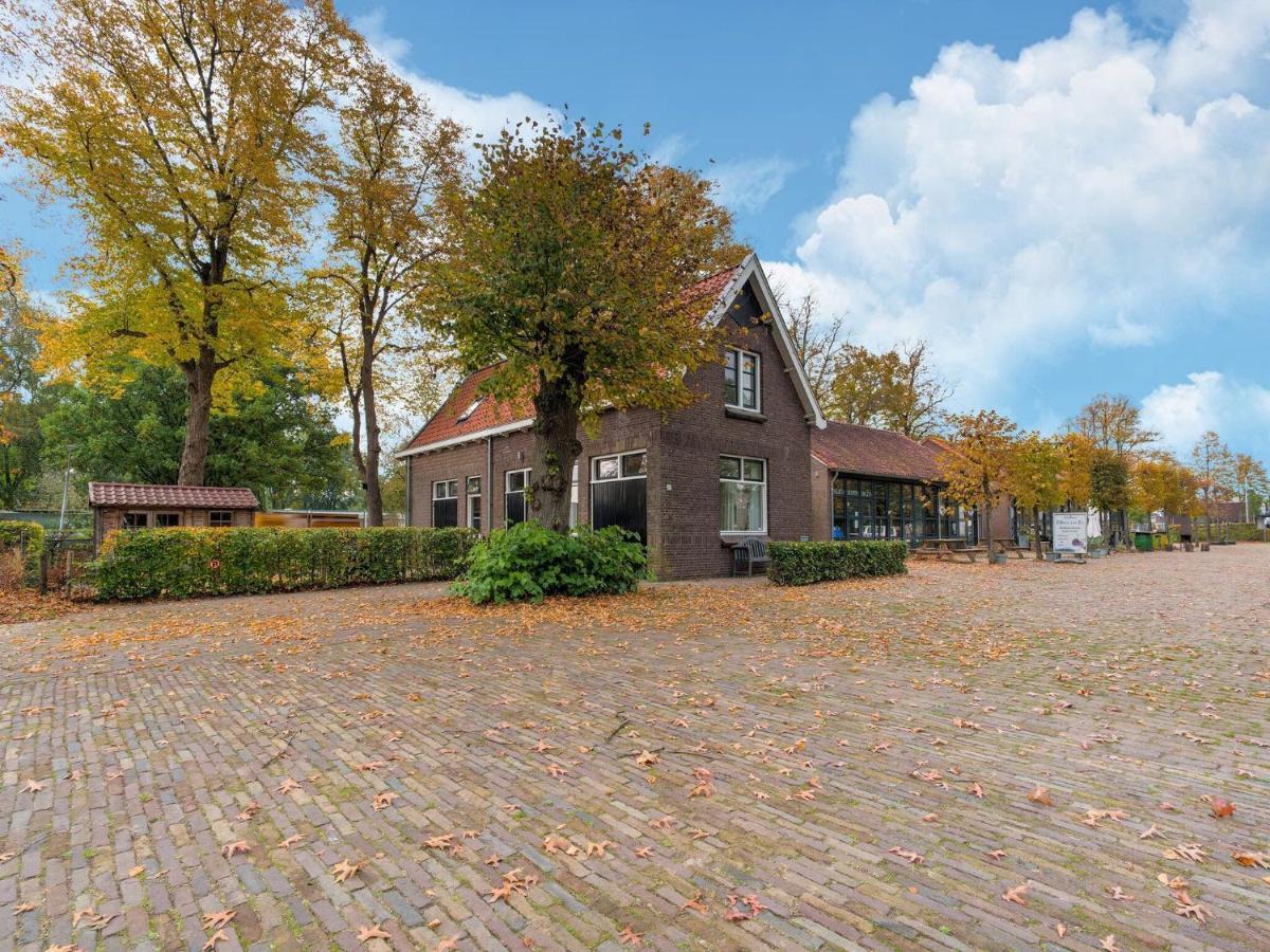 Cozy Holiday Home By The Canal In Dwingeloo Exteriör bild