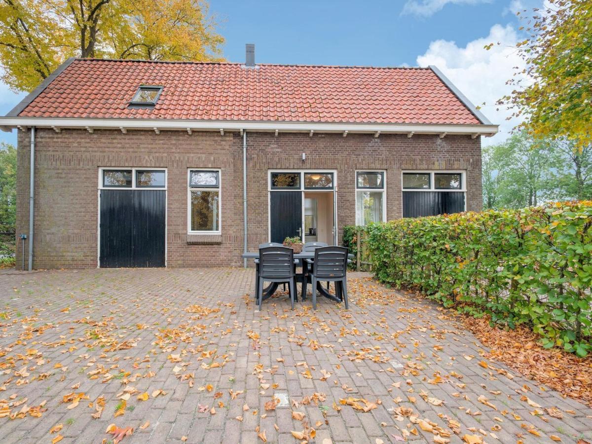 Cozy Holiday Home By The Canal In Dwingeloo Exteriör bild