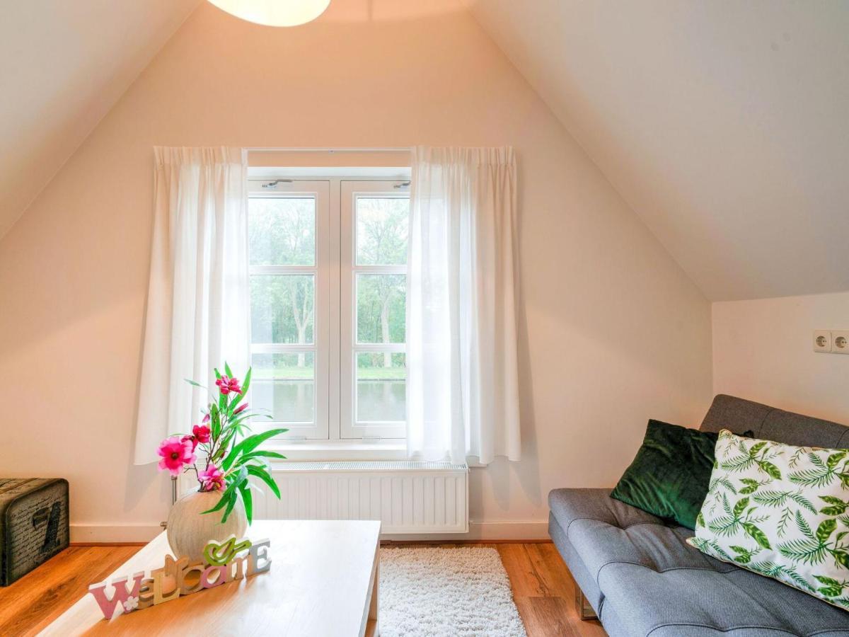 Cozy Holiday Home By The Canal In Dwingeloo Exteriör bild