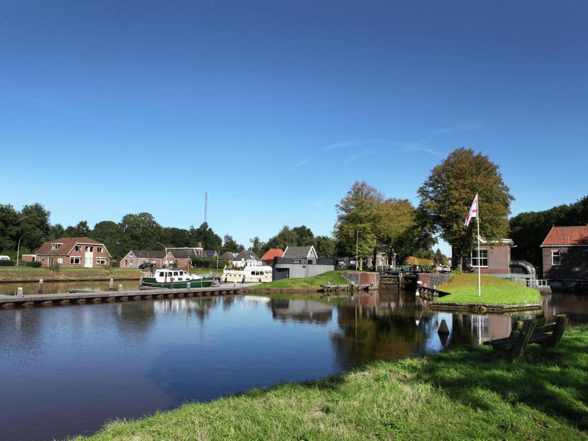 Cozy Holiday Home By The Canal In Dwingeloo Exteriör bild