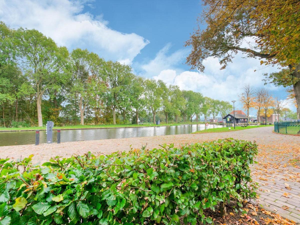 Cozy Holiday Home By The Canal In Dwingeloo Exteriör bild