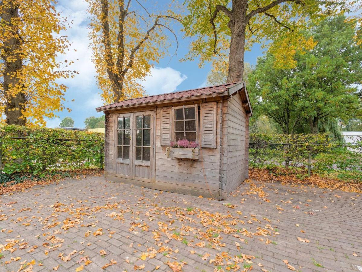 Cozy Holiday Home By The Canal In Dwingeloo Exteriör bild