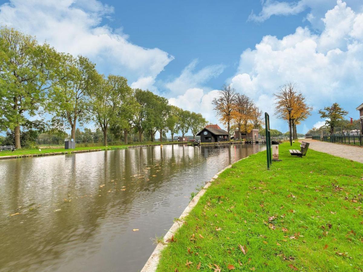 Cozy Holiday Home By The Canal In Dwingeloo Exteriör bild